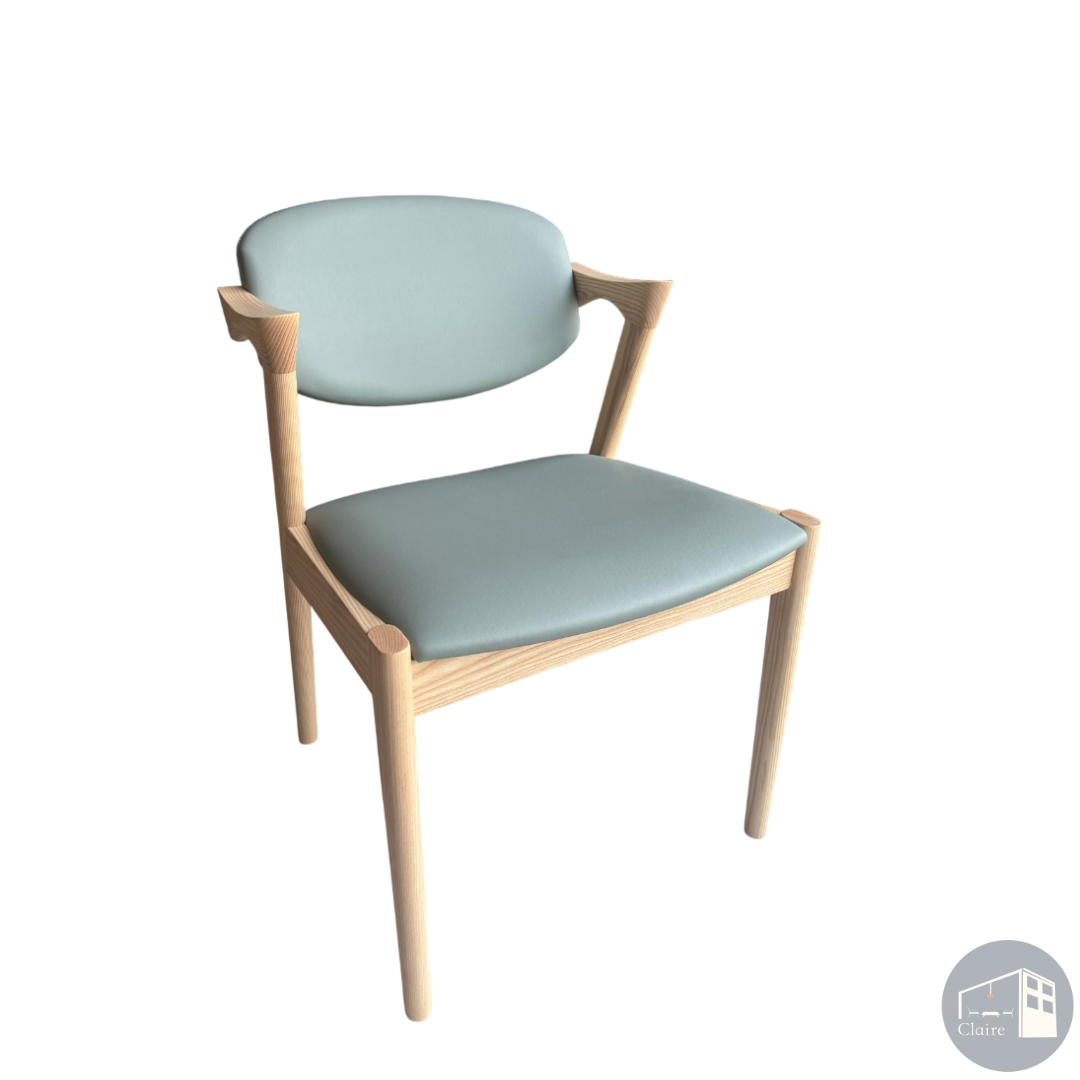 訂製家具｜莫蘭迪藍原木色日系餐桌椅｜自然木感 × 溫潤弧形扶手
