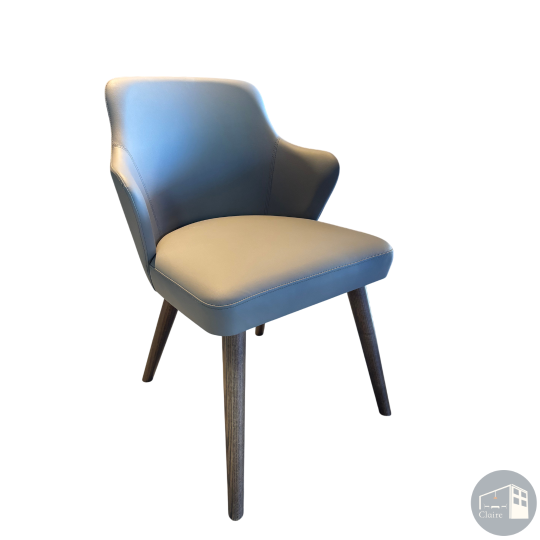 訂製家具｜雲朵化妝椅｜柔和線條 × 輕盈坐感設計